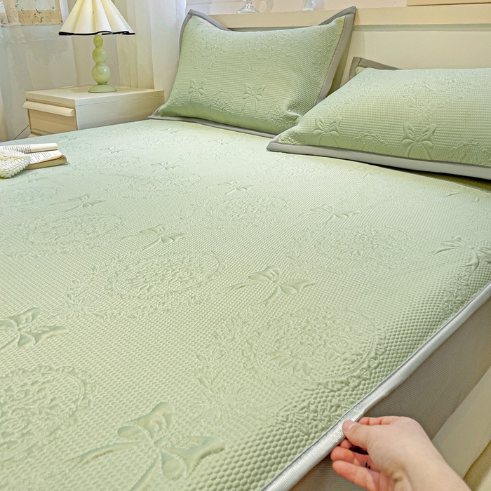 91家纺网 家纺一手货源 找家纺 富馨莱 2025新款A类480克PE凉感凉豆豆凉席三件套和单件床笠款 蝴蝶結-绿