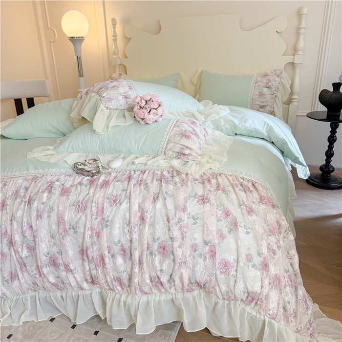 91家纺网 家纺一手货源 找家纺 富盛家纺 2025新款水洗亲肤棉雪纺印绣工艺四件套公主风四件套巴黎春天系列 巴黎春天-绿