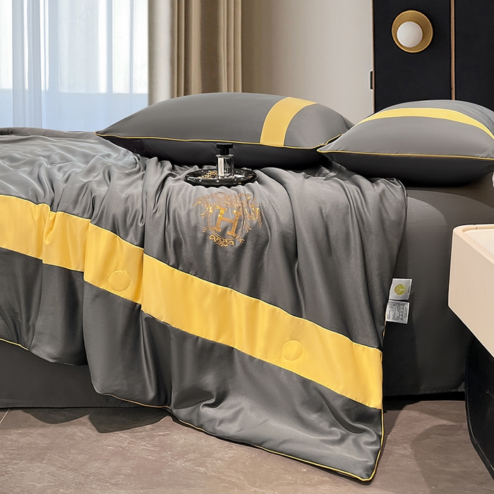 91家纺网 家纺一手货源 找家纺 梦舒羽 2025新款清凉舒适水洗冰丝双拼亮钻夏被四件套 双拼亮钻太空灰