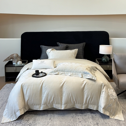 91家纺网 家纺一手货源 找家纺 （总）若未家居 LOVEWE HOUSE 2025新款50S长绒棉提花800T锦缎贴布绣工艺四件套-博洛-自然光实拍