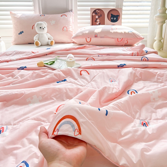 91家纺网 家纺一手货源 找家纺 好梦来家纺（原锦茂家纺） 2025新款印花凉感丝抗菌夏被 彩虹糖果