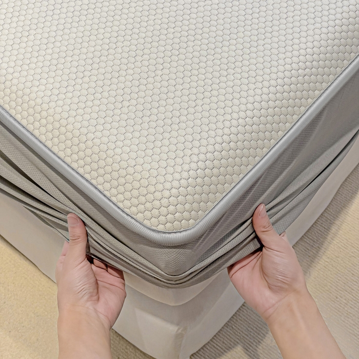 91家纺网 家纺一手货源 找家纺 富馨莱 2025新款A类480克PE凉感凉豆豆凉席三件套和单件床笠款 快乐熊仔