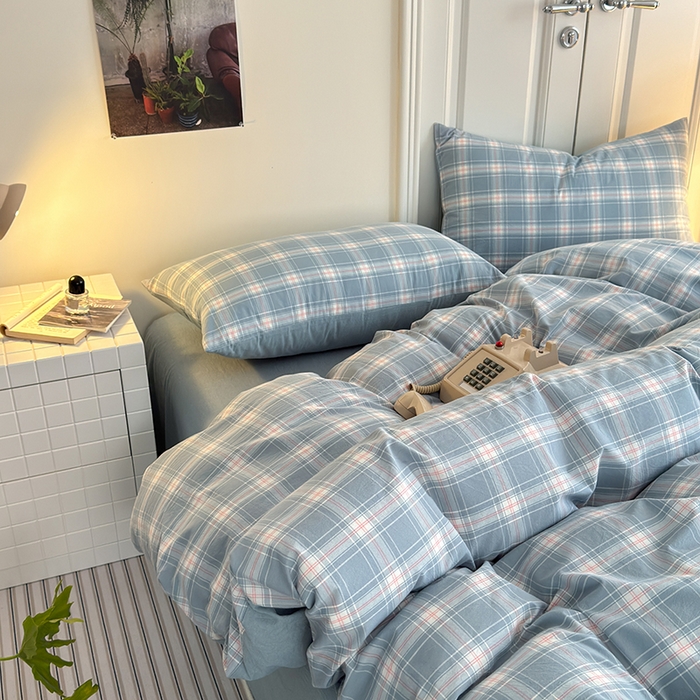 91家纺网 家纺一手货源 找家纺 玖弘家居 2025新款水洗棉格子系列四件套 柔光格蓝