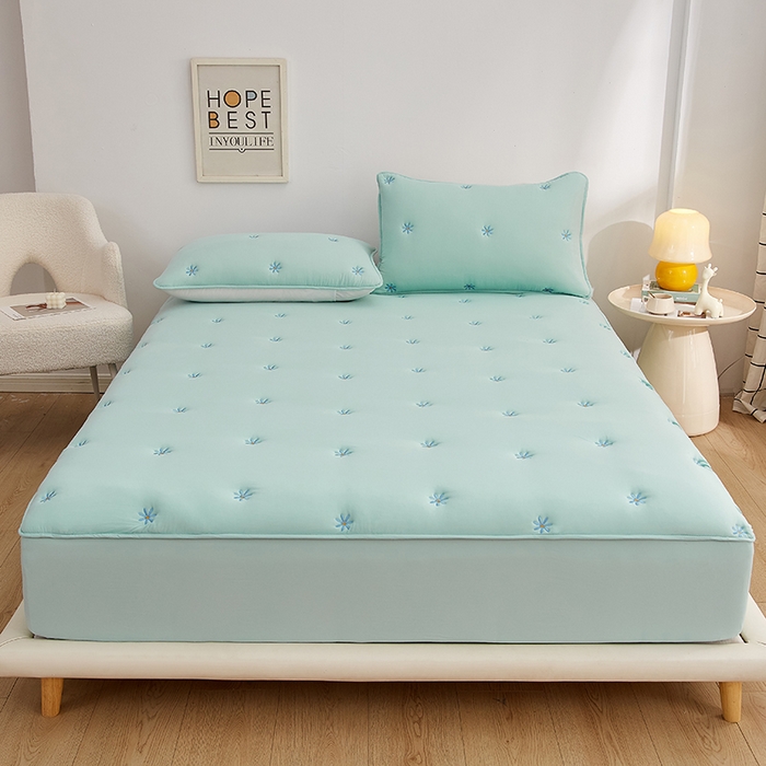 91家纺网 家纺一手货源 找家纺 盛眠 2025新款水洗棉刺绣夹棉床笠床罩家用床垫套 雏菊 绿