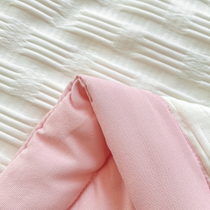 91家纺网 家纺一手货源 找家纺 欧邦 2025新款华夫格水洗棉夏被 白＋粉