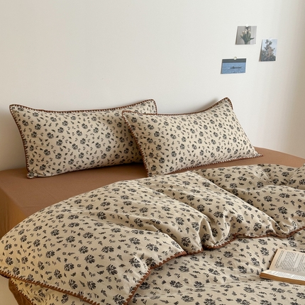 91家纺网 家纺一手货源 找家纺 2025新款春夏新品工艺款全棉双层纱贝壳边四件套 婉墨