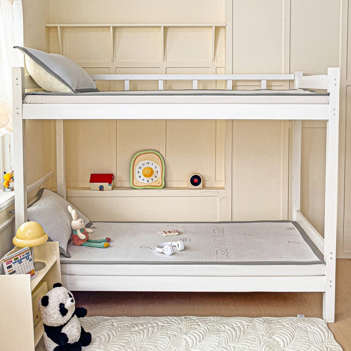 91家纺网 家纺一手货源 找家纺 富馨莱 2025新款A类480克PE凉感凉豆豆凉席三件套和单件学生款 呆呆狗