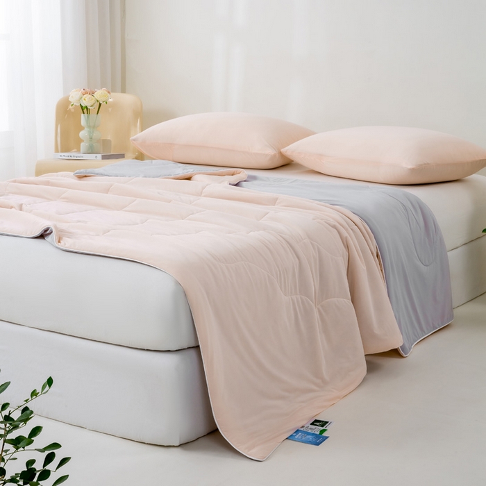 91家纺网 家纺一手货源 找家纺 好梦来家纺（原锦茂家纺） 2026新款印花凉感丝抗菌夏被 粉拼灰