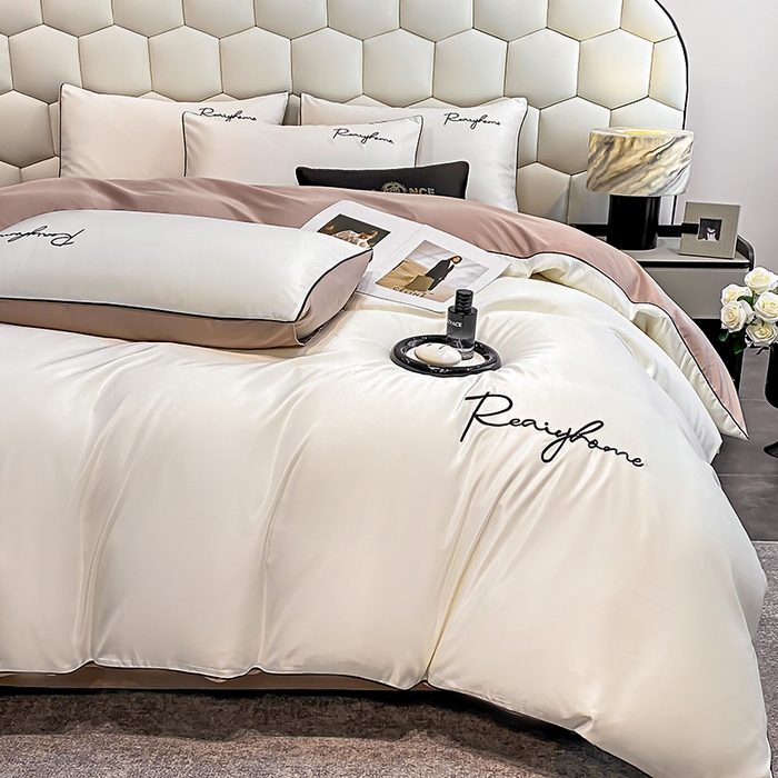 91家纺网 家纺一手货源 找家纺 富宁2025新款水洗真丝时光字母冰丝刺绣四件套 奶油白+咖