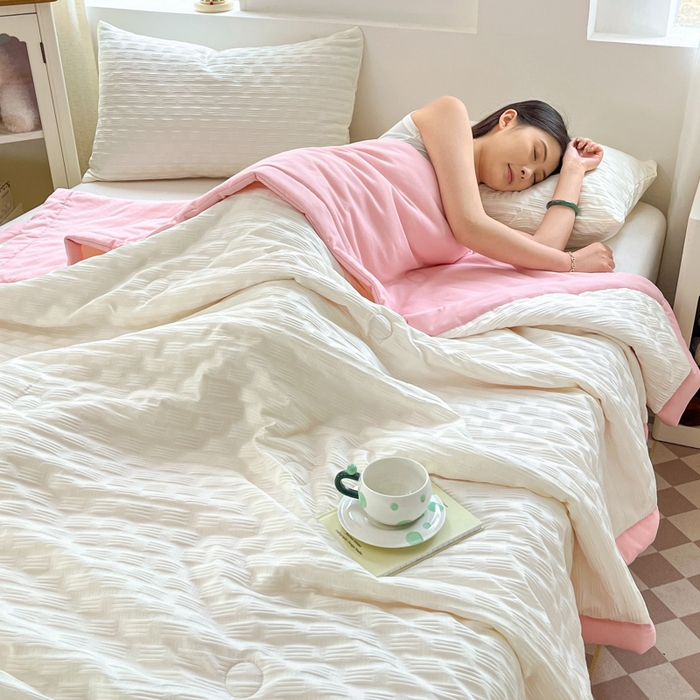 91家纺网 家纺一手货源 找家纺 欧邦 2025新款华夫格水洗棉夏被 白＋粉