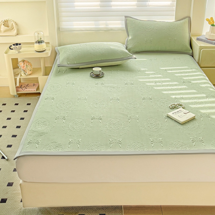 91家纺网 家纺一手货源 找家纺 富馨莱 2025新款A类480克PE凉感凉豆豆凉席三件套和单件平铺款 蝴蝶結-绿