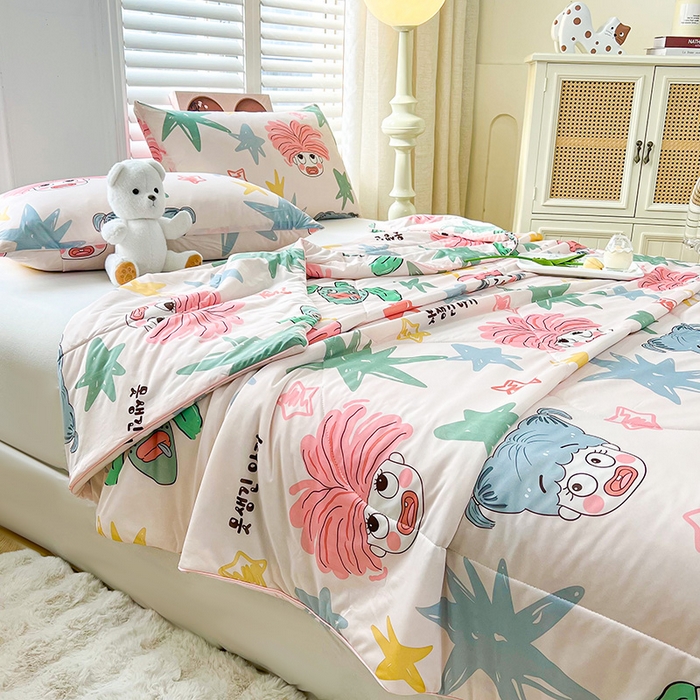 91家纺网 家纺一手货源 找家纺 好梦来家纺（原锦茂家纺） 2025新款印花凉感丝抗菌夏被 搞怪女孩