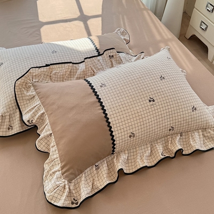 91家纺网 家纺一手货源 找家纺 大麦家纺 2025新款韩式花边亲肤棉四件套 格子樱桃