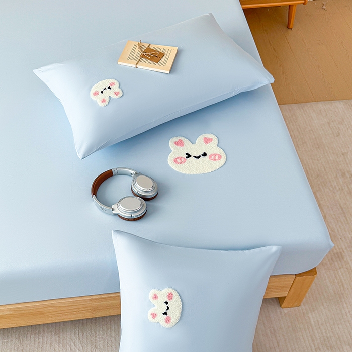 91家纺网 家纺一手货源 找家纺 澳梵家居 2025新款A类全棉毛巾绣床笠 兔兔-蓝