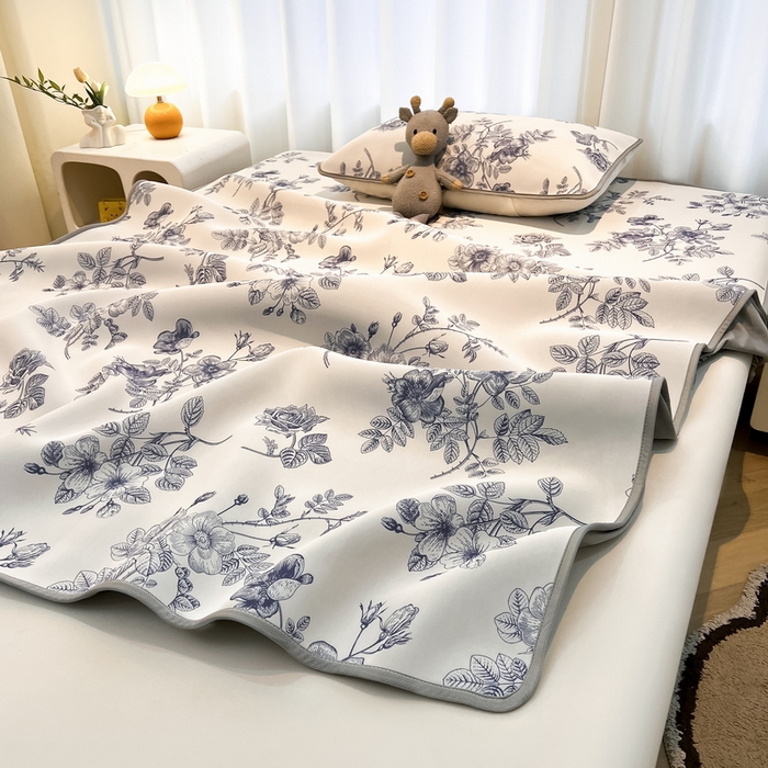 91家纺网 家纺一手货源 找家纺 2025春夏新款独家研发太空层凉感软席冰丝印花凉席床笠款 赫本