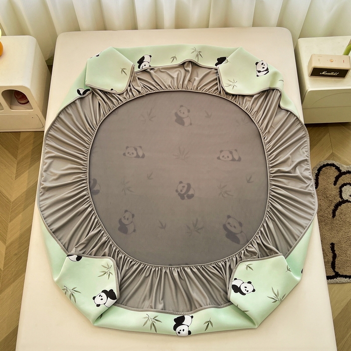 91家纺网 家纺一手货源 找家纺 2025春夏新款独家研发太空层凉感软席冰丝印花凉席床笠款 小熊猫