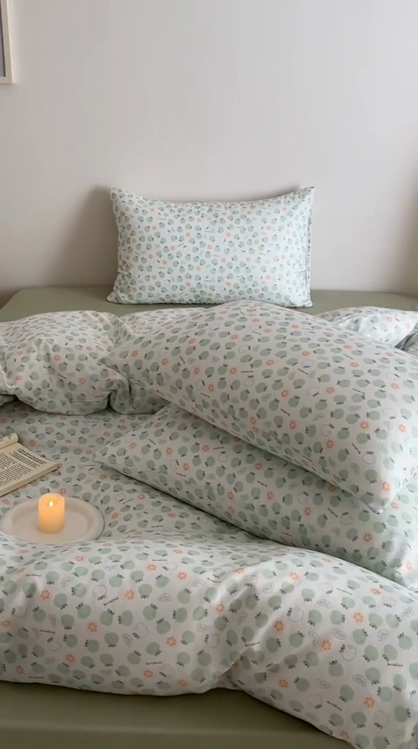 91家纺网 家纺一手货源 找家纺 2025新款全棉有氧A类母婴级双层纱印花四件套 大橘大利-绿