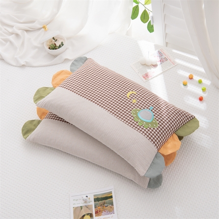 91家纺网 家纺一手货源 找家纺 （总）仁宇枕业 2025新款新品全棉水洗棉彩虹边贴布绣全荞麦系列幼儿园学生儿童枕头