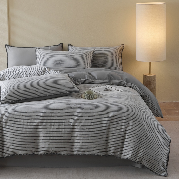 91家纺网 家纺一手货源 找家纺 2025新款亲肤全棉三层纱提花四件套 韵律-星灰