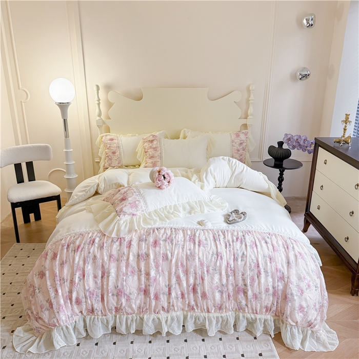 91家纺网 家纺一手货源 找家纺 富盛家纺 2025新款水洗亲肤棉雪纺印绣工艺四件套公主风四件套巴黎春天系列 巴黎春天-白