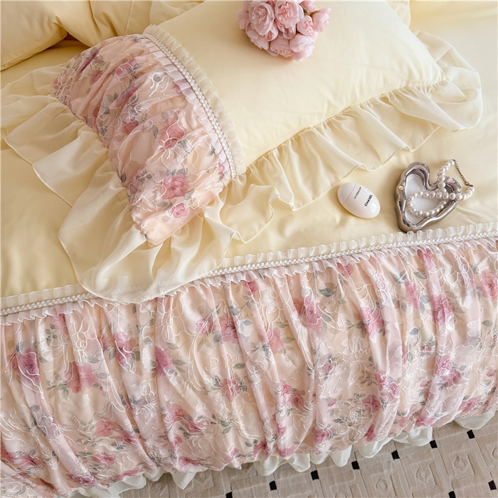 91家纺网 家纺一手货源 找家纺 富盛家纺 2025新款水洗亲肤棉雪纺印绣工艺四件套公主风四件套巴黎春天系列 巴黎春天-黄