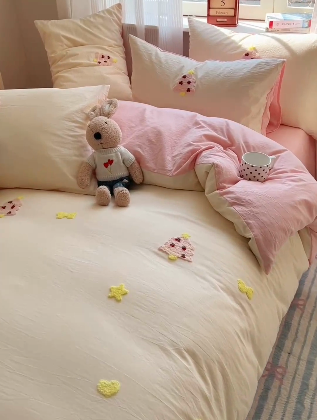 91家纺网 家纺一手货源 找家纺 慕尚家纺 2025新款春夏新款色织水洗棉毛巾绣四件套 圣诞树 粉