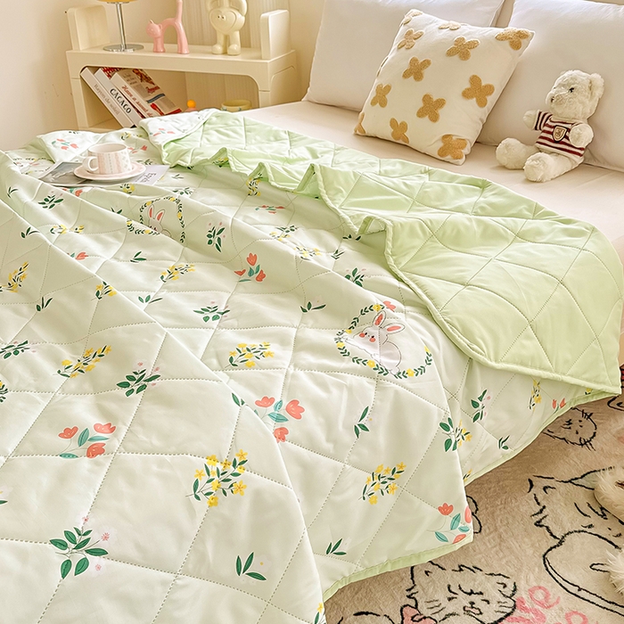 91家纺网 家纺一手货源 找家纺 憨豆家纺 2025新款纳米印花超声波夏被简约可机洗空调被夏凉被礼品被直播跨境 花间小兔