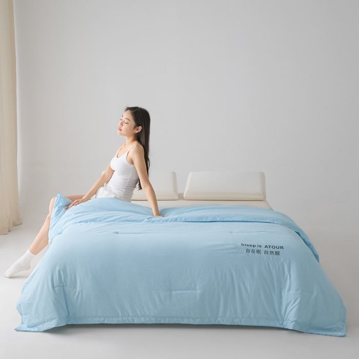 91家纺网 家纺一手货源 找家纺 暖芯家纺 2025新款亚朵同款深睡Pro夏被自在眠自然醒 克莱茵蓝