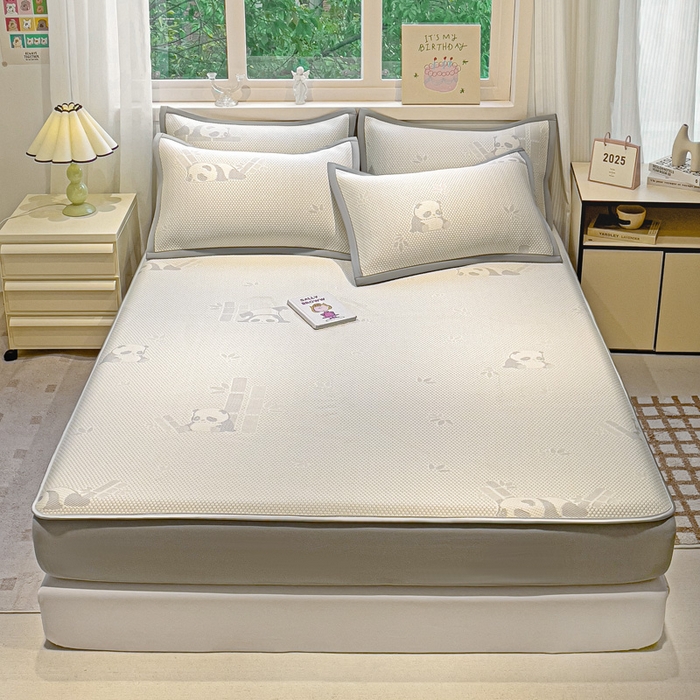 91家纺网 家纺一手货源 找家纺 富馨莱 2025新款A类480克PE凉感凉豆豆凉席三件套和单件床笠款 熊猫嘟嘟-灰