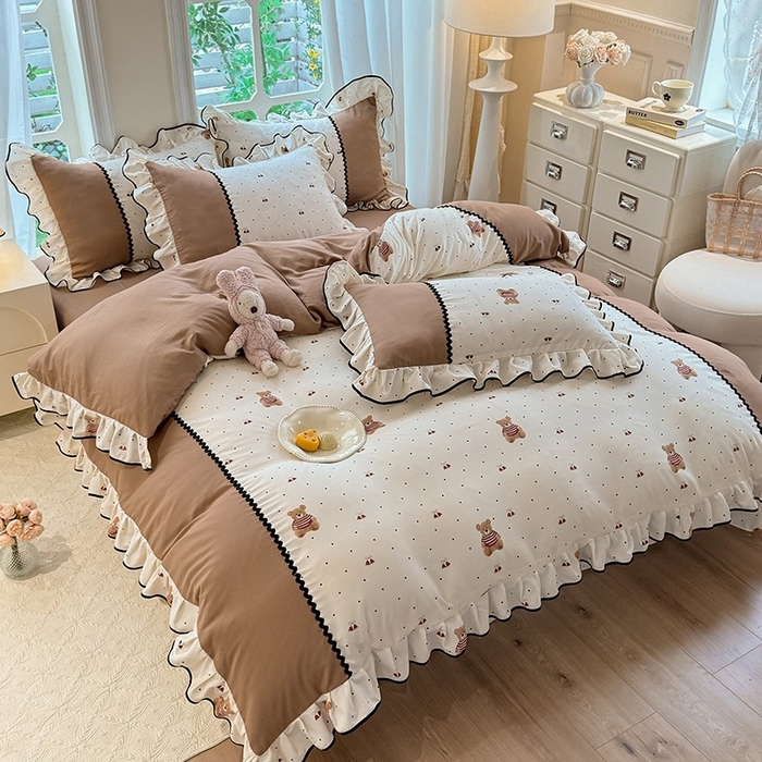 91家纺网 家纺一手货源 找家纺 大麦家纺 2025新款韩式花边亲肤棉四件套 贝贝熊