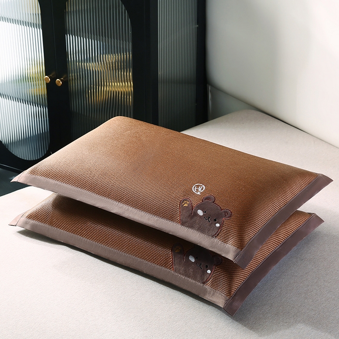 91家纺网 家纺一手货源 找家纺 小牛席业 2025新款你好小熊冰藤夏凉枕套系列凉枕套夏天枕套冰丝枕套竹枕套藤枕套冰藤枕套 你好小熊（咖色）