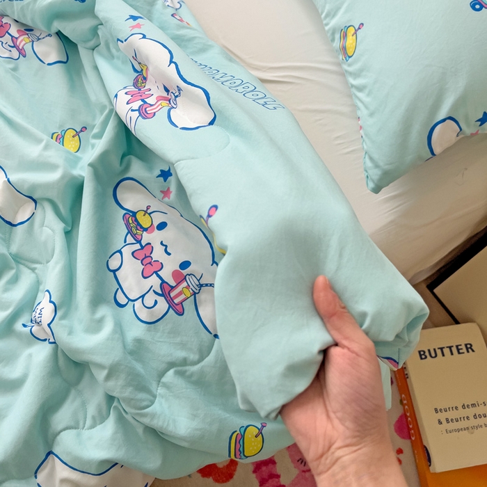 91家纺网 家纺一手货源 找家纺 昊川家纺 2025新款三丽鸥A类水洗双层纱夏被夏凉被空调被 汉堡玉桂狗