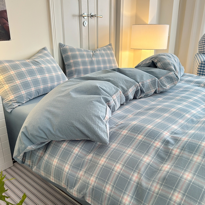 91家纺网 家纺一手货源 找家纺 玖弘家居 2025新款水洗棉格子系列四件套 柔光格蓝