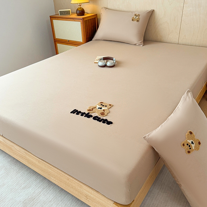 91家纺网 家纺一手货源 找家纺 澳梵家居 2025新款A类全棉毛巾绣床笠 咖啡熊