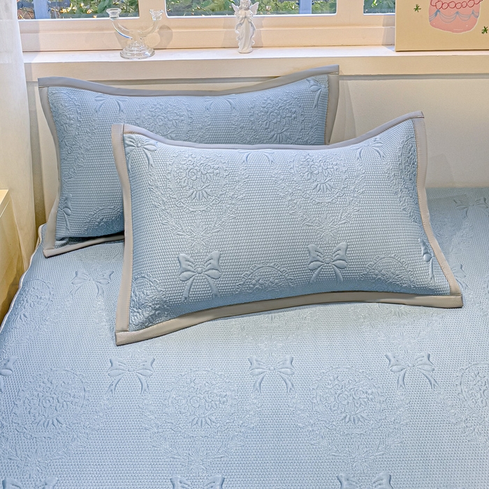 91家纺网 家纺一手货源 找家纺 富馨莱 2025新款A类480克PE凉感凉豆豆凉席三件套和单件床笠款 蝴蝶結-蓝
