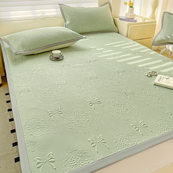 91家纺网 家纺一手货源 找家纺 富馨莱 2025新款A类480克PE凉感凉豆豆凉席三件套和单件平铺款 蝴蝶結-绿