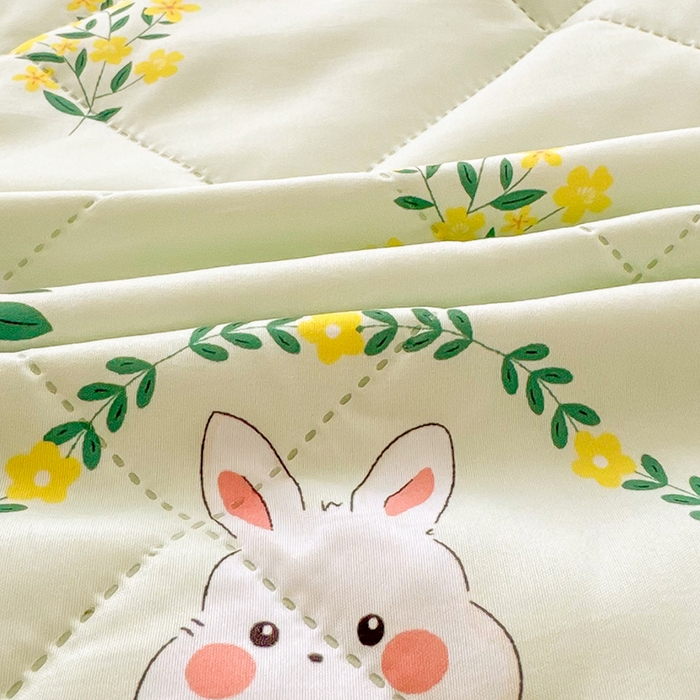 91家纺网 家纺一手货源 找家纺 憨豆家纺 2025新款纳米印花超声波夏被简约可机洗空调被夏凉被礼品被直播跨境 花间小兔