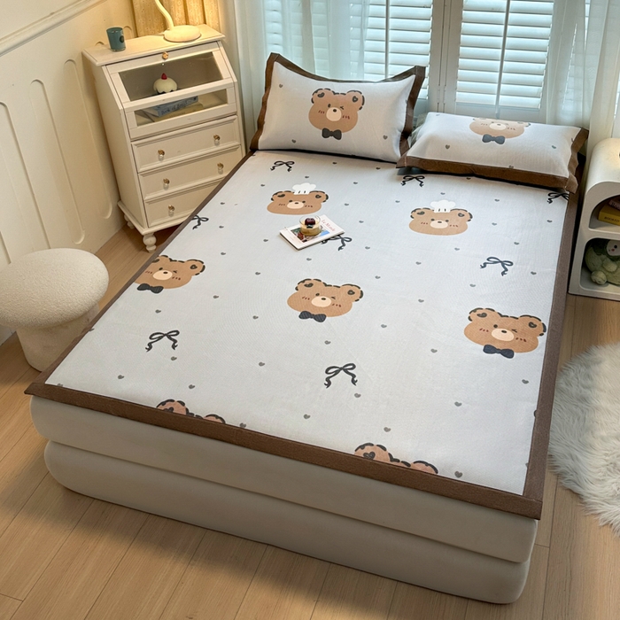 91家纺网 家纺一手货源 找家纺 席佬大 2025新款高克重卡通数码印花冰藤席床席床笠款 爱心熊-平铺款-平铺款