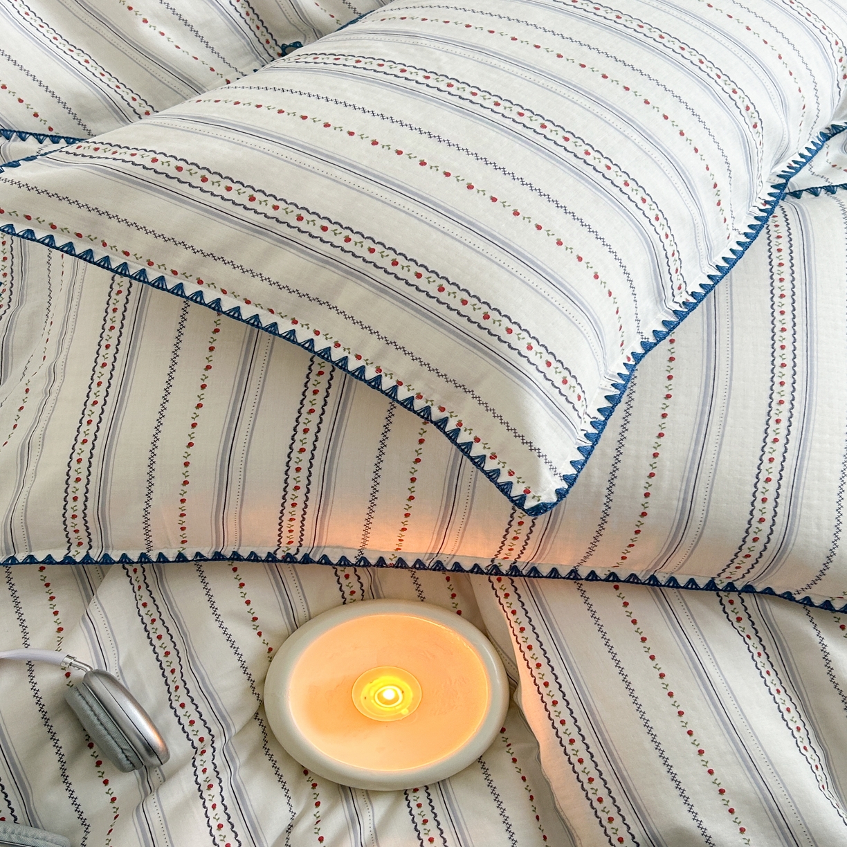 91家纺网 家纺一手货源 找家纺 2025新款工艺款全棉双层纱小清新贝壳边四件套 花韵