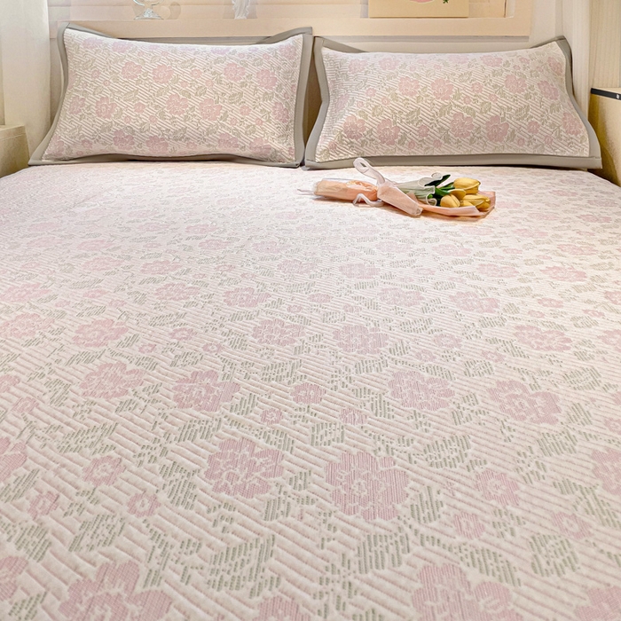 91家纺网 家纺一手货源 找家纺 富馨莱 2025新款A类480克PE凉感凉豆豆凉席三件套和单件床笠款 玫瑰花园-粉