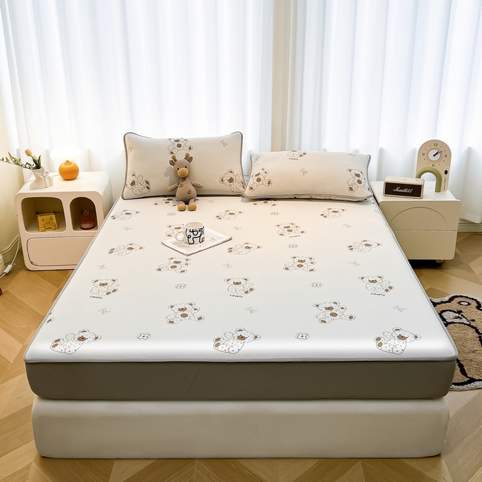 91家纺网 家纺一手货源 找家纺 2025春夏新款独家研发太空层凉感软席冰丝印花凉席床笠款 可可熊