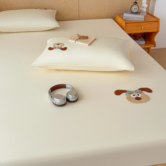 91家纺网 家纺一手货源 找家纺 澳梵家居 2025新款A类全棉毛巾绣床笠 飞天小狗-白