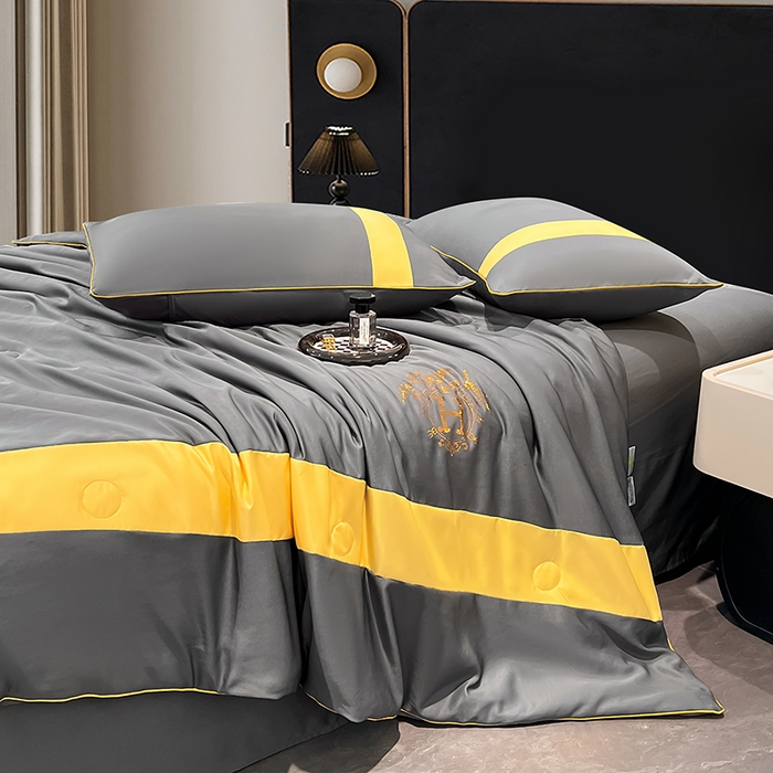 91家纺网 家纺一手货源 找家纺 梦舒羽 2025新款清凉舒适水洗冰丝双拼亮钻夏被四件套 双拼亮钻太空灰