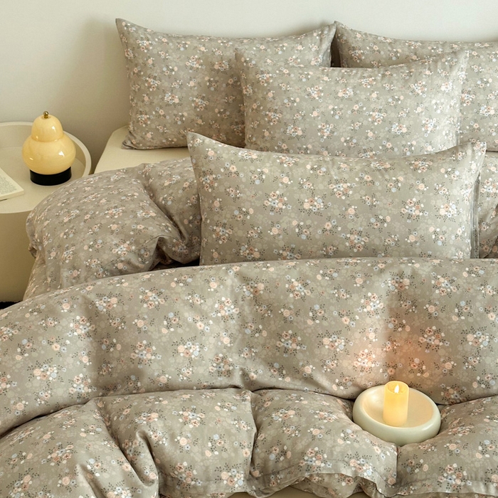 91家纺网 家纺一手货源 找家纺 塞纳 2026新款.全棉有氧双层纱四件套-场景一 花间梦-咖