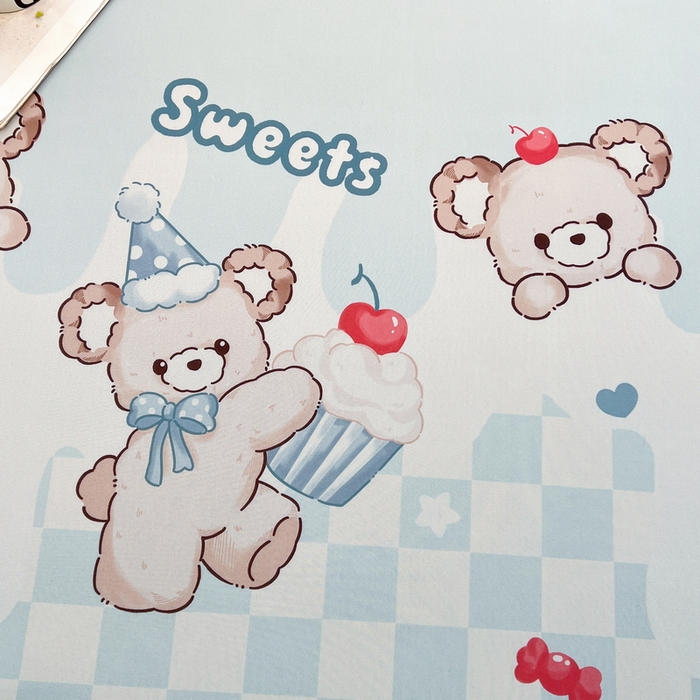 91家纺网 家纺一手货源 找家纺 2025春夏新款独家研发太空层凉感软席冰丝印花凉席床笠款 蛋糕熊