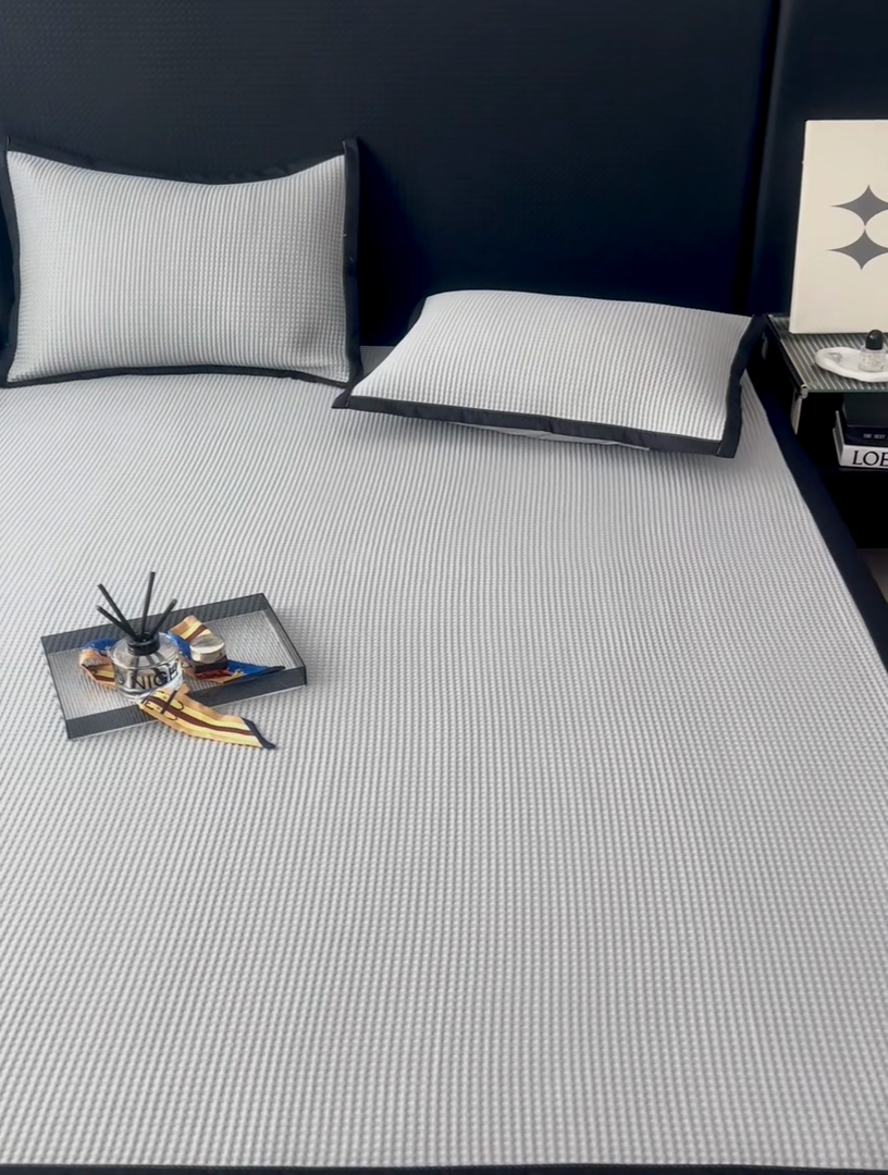 91家纺网 家纺一手货源 找家纺 安哆啦家纺 2025新款480克高端PE冰豆豆软凉席 华夫格-高级灰