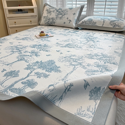 91家纺网 家纺一手货源 找家纺 席佬大 2025新款高克重卡通数码印花冰藤席床席床笠款 山林间-蓝-平铺款