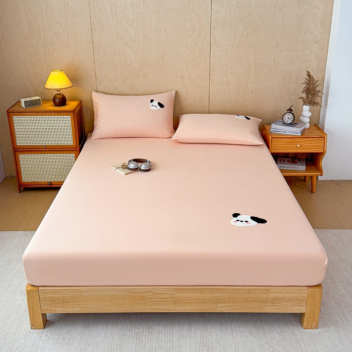 91家纺网 家纺一手货源 找家纺 澳梵家居 2025新款A类全棉毛巾绣床笠 大耳朵狗-粉玉