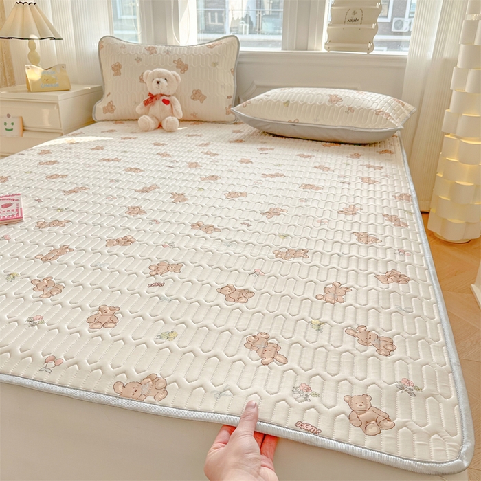 91家纺网 家纺一手货源 找家纺 慕尚家纺 2025新款小清新凉感丝乳胶席 宝贝小熊