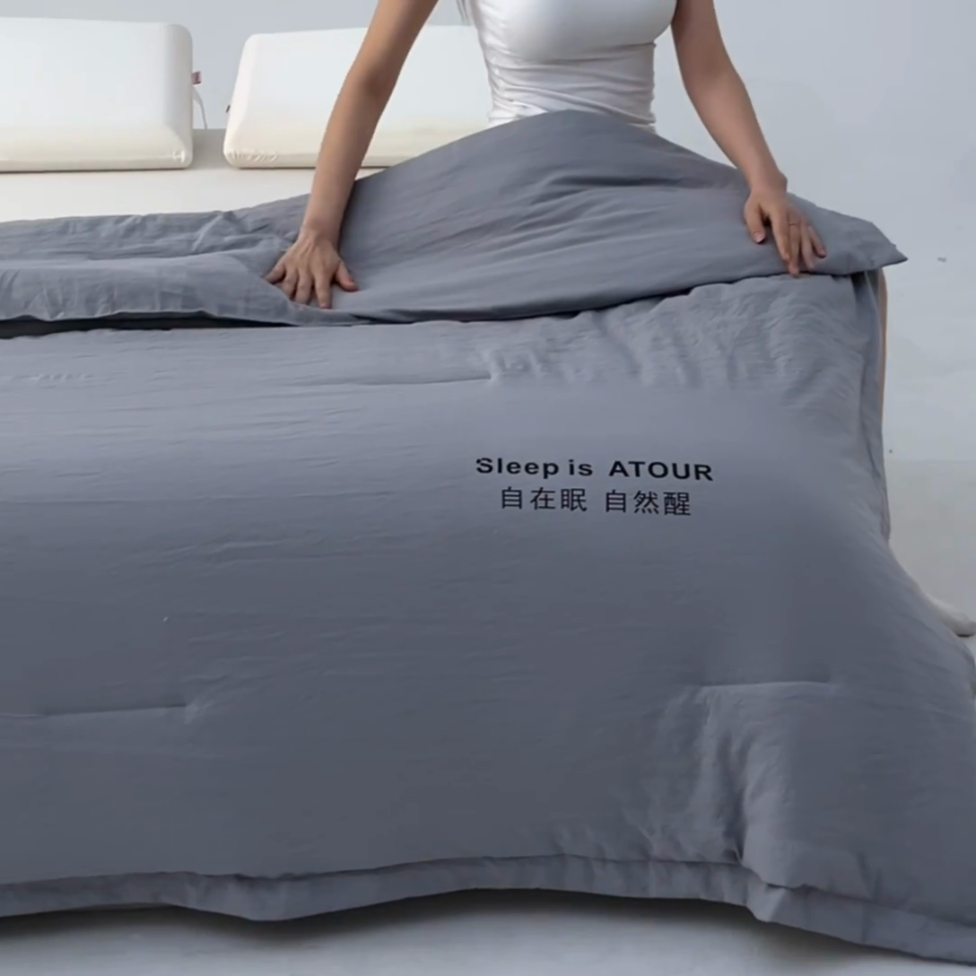 91家纺网 家纺一手货源 找家纺 暖芯家纺 2025新款亚朵同款深睡Pro夏被自在眠自然醒 浅灰